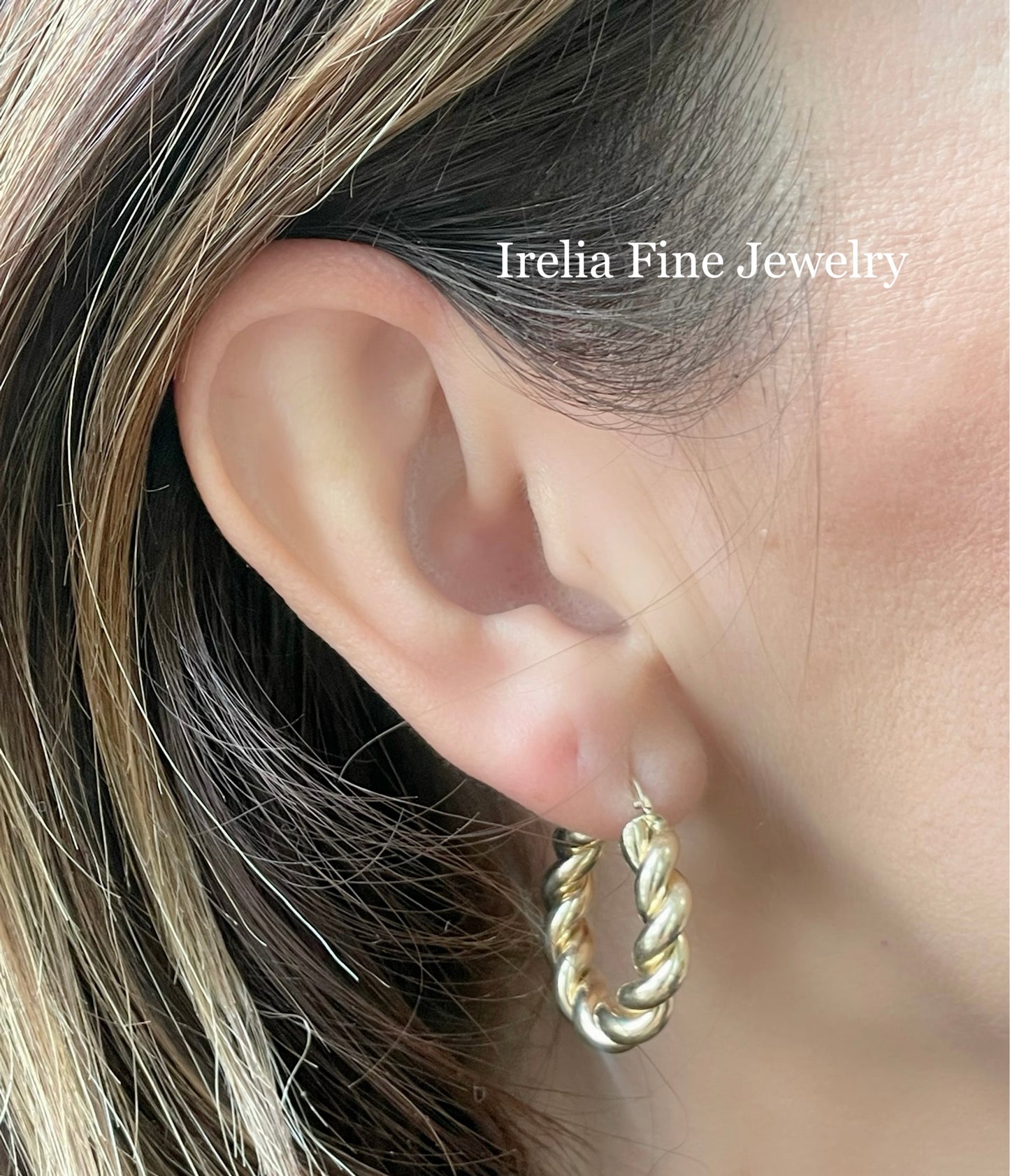 14ky Polished Hollow Twisted Round Hoop Earrings, 5.30 mm wide